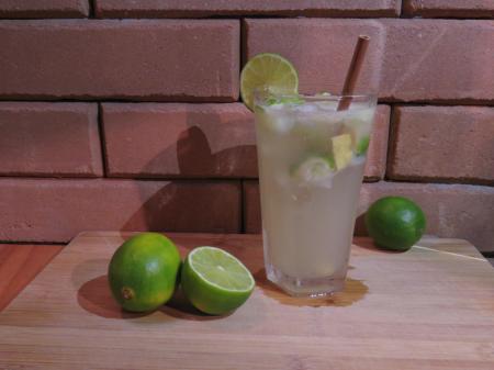 Refreshing Caipirinha with Fresh Limes