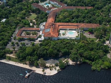 Aerial view if the facilities and the large pool area of Hotel Tropical Manaus Ecoresort 